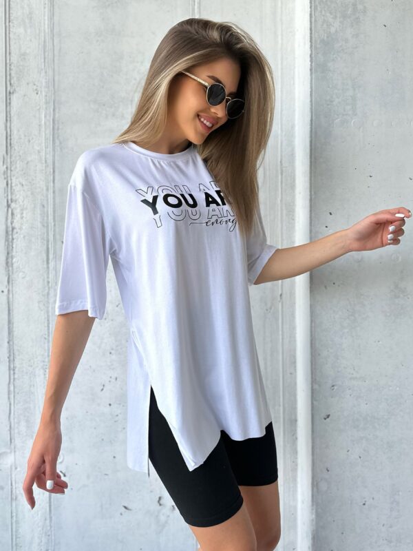 ISSA Plus Футболка (13978_white) Женское, цвет - Белый, материал - Вискоза Фото вещи ISSA Plus Футболка (13978_white) Женское, цвет - Белый, материал - Вискоза