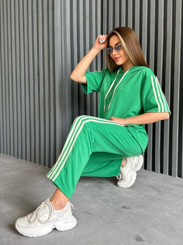 ISSA Plus Спортивный костюм (13950_green) Женское, цвет - Зелёный, материал - Хлопок Фото вещи ISSA Plus Спортивный костюм (13950_green) Женское, цвет - Зелёный, материал - Хлопок