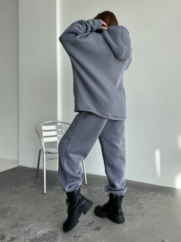ISSA Plus Спортивный костюм (SA-499_grey) Женское цвет - Серый материал - Хлопок/полиэстер Фото вещи ISSA Plus Спортивный костюм (SA-499_grey) Женское цвет - Серый материал - Хлопок/полиэстер
