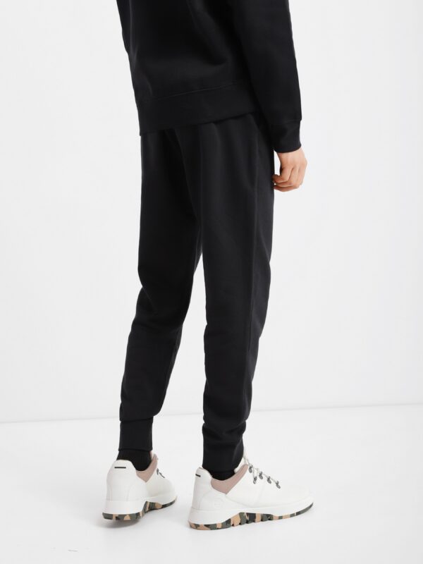 NIKE Sportswear Club Штаны спортивные (6T830) Мужское, цвет - Чёрный, материал - Хлопок/полиэстер Фото вещи NIKE Sportswear Club Штаны спортивные (6T830) Мужское, цвет - Чёрный, материал - Хлопок/полиэстер