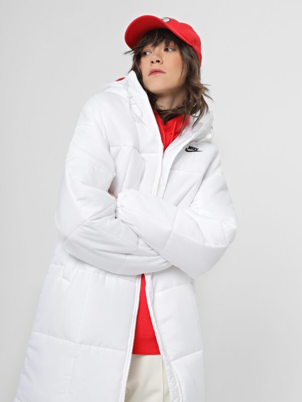 NIKE Sportswear Classic Puffer Парка (6T1764) Женское, цвет - Белый, материал - Полиэстер Фото вещи NIKE Sportswear Classic Puffer Парка (6T1764) Женское, цвет - Белый, материал - Полиэстер